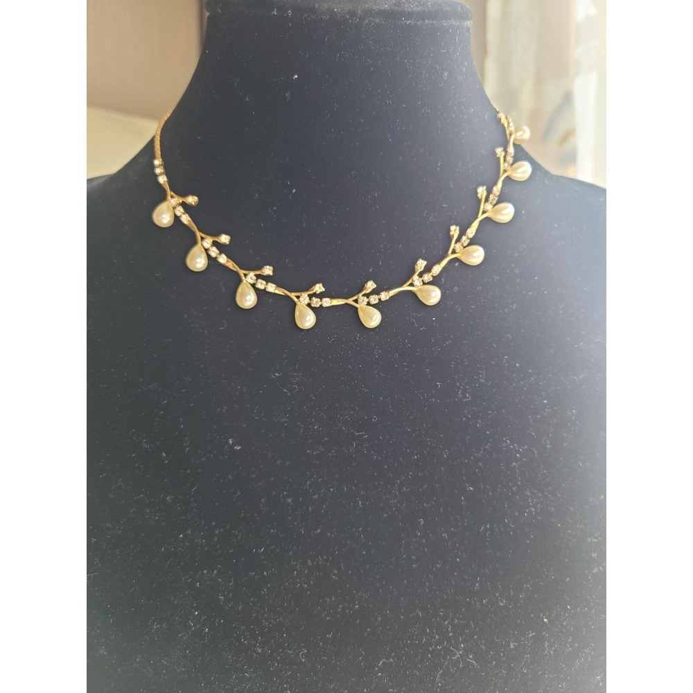 Elegant Gold-Plated Necklace With Pearl Drops & Crystals